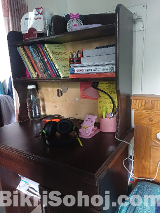 টেবিলটি বিক্রি করতে চাই